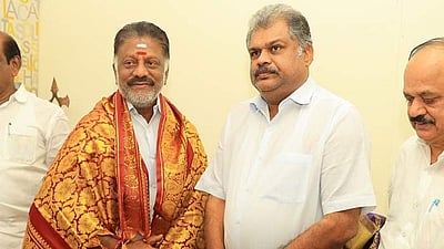 இடைத்தேர்தல்: ஜி.கே.வாசனுடன் ஓபிஎஸ் சந்திப்பு!