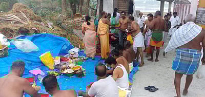 தை அமாவாசை: காவிரி, கொள்ளிடக் கரைகளில் தர்ப்பணம்; ஸ்ரீரங்கம் அம்மா மண்டபத்தில் ஆயிரக்கணக்கானோர் வழிபாடு