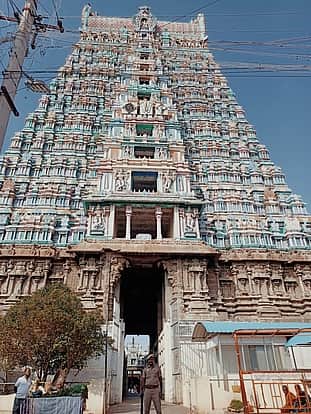 மும்மூர்த்திகள் ஒரே தலத்தில் அருள்பாலிக்கும் திருத்தலங்கள்!