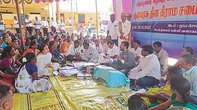 நாட்டின் வளா்ச்சி மாணவா்களின் கைகளில் உள்ளது: ஆட்சியா்