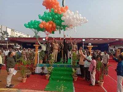 திருப்பூரில் 74-ஆவது குடியரசு நாள் விழா கொண்டாட்டம்: தேசியக் கொடியேற்றினார் ஆட்சியர்!