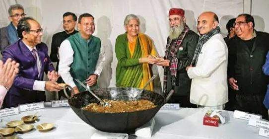 அல்வா நிகழ்வுடன் தொடங்கிய நிதிநிலை அறிக்கை இறுதிக் கட்ட தயாரிப்பு