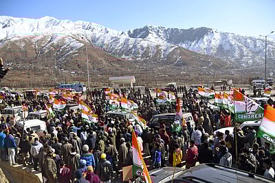 புல்வாமா தாக்குதலில் உயிரிழந்த சிஆர்பிஎஃப் வீரர்களுக்கு ராகுல் அஞ்சலி!