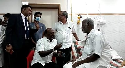 நல்லகண்ணைச் சந்தித்து நலம் விசாரித்தார் மா. சுப்பிரமணியன்