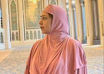 ஓமன் மசூதியில் தமிழச்சி தங்கபாண்டியன்