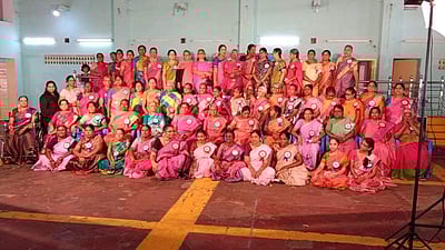 47 வருடங்களுக்குப் பின் சந்தித்த பள்ளித் தோழிகள்!