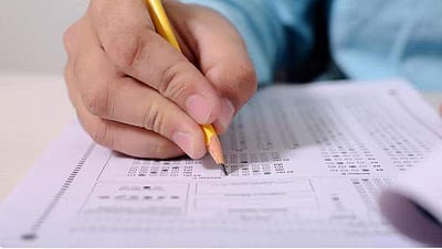 வினாத்தாள் கசிவு: குஜராத்தில் அரசுத் தேர்வு ஒத்திவைப்பு