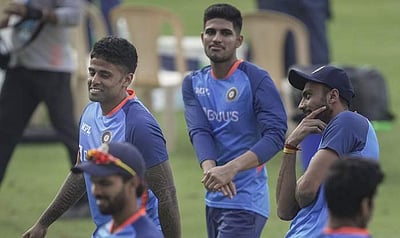 இலங்கை அணி பந்து வீச்சு: டி20யில் முதன்முறையாக சுப்மன் கில் சேர்ப்பு! 