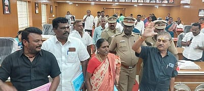 திண்டுக்கல் மாமன்ற கூட்டத்திலிருந்து பாஜக, அதிமுக வெளிநடப்பு