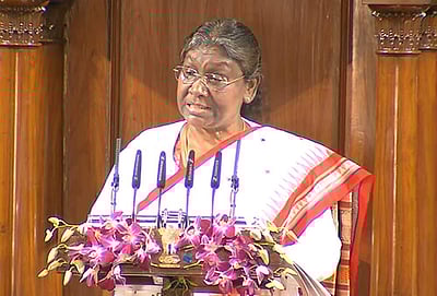 சுயசார்பு கொண்ட இந்தியாவை உருவாக்க வேண்டும்: திரௌபதி முர்மு