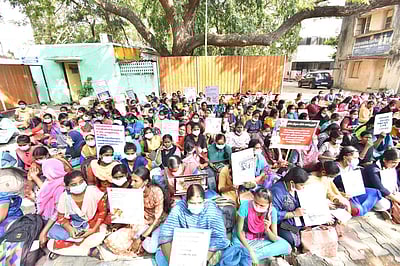 சென்னையில் தொடரும் ஒப்பந்த செவிலியர்கள் போராட்டம்!