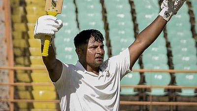 தமிழக அணியை வெறுப்பேற்றி 481 ரன்கள் குவித்த மும்பை அணி!