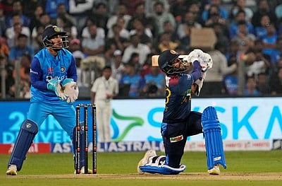 இலங்கை கேப்டன் அதிரடி: இந்தியாவுக்கு 207 ரன்கள் இலக்கு