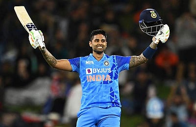 அதிரடியால் திணறடித்த சூர்யகுமார்: இலங்கைக்கு 229 ரன்கள் இலக்கு