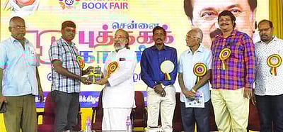 ஊடகங்கள் காட்சிப்படுத்த முடியாததை புத்தகங்கள் நுட்பமாக உணா்த்திவிடும்