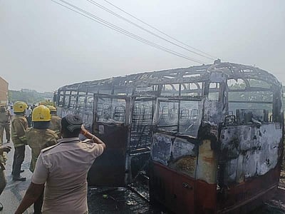 சாலை விபத்தில் இருவர் பலி: பேருந்தும் தீப்பிடித்ததால் பரபரப்பு!