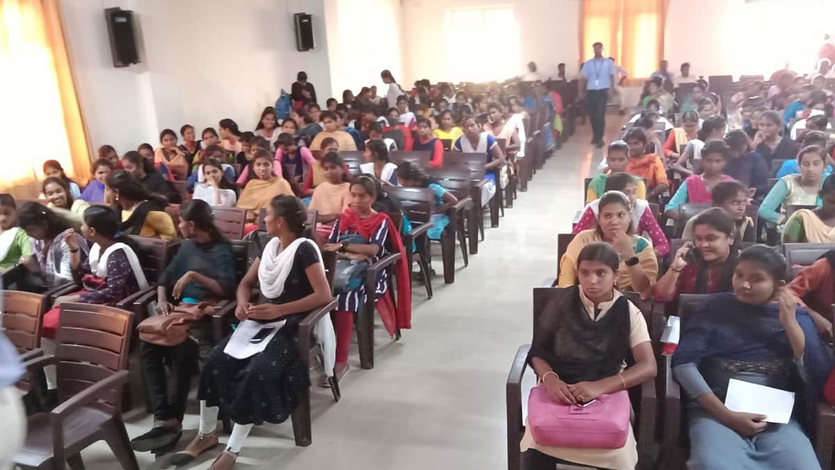 விண்ணப்பித்துவிட்டீர்களா..? ஒரு மணி நேரத்துக்கு ரூ.800 சம்பளத்தில் பயிற்றுநர்கள் பணி!