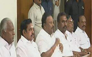 துணைத் தலைவர் விவகாரம்: பேரவைத் தலைவரை சந்திக்க இபிஎஸ் முடிவு