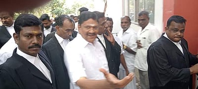 அதிமுக முன்னாள் அமைச்சர் எம்.சி.சம்பத் பண்ருட்டி நீதிமன்றத்தில் ஆஜார்!