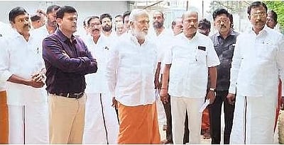 கையடக்கக் கருவிகள் மூலம் கோயில் கட்டணச் சீட்டுகள்!