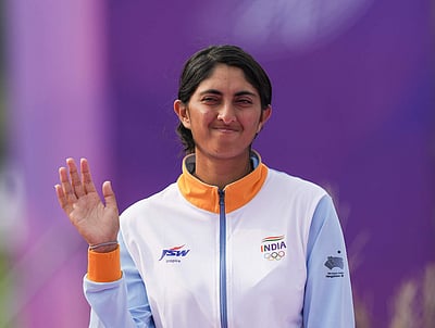 கோல்ஃப் போட்டியில் வெள்ளிப்பதக்கம் வென்ற அதிதி அசோக் - புகைப்படங்கள்