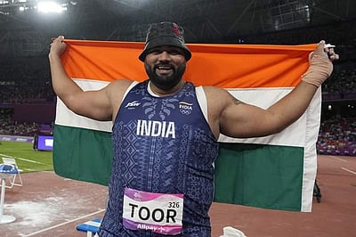 ஆசிய விளையாட்டு: குண்டு எறிதலில் தங்கம் வென்ற இந்தியா!