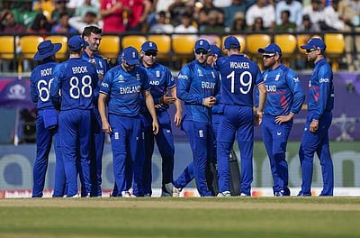 வங்கதேசத்தை வீழ்த்தி இங்கிலாந்து அபார வெற்றி!