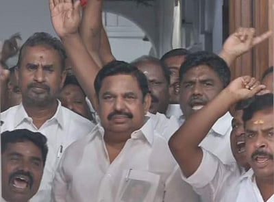 எதிர்க்கட்சி துணைத்தலைவர் இருக்கை விவகாரம்: அதிமுக வெளியேற்றம்