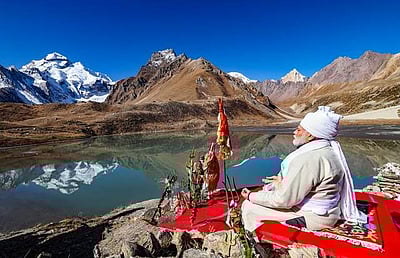 பழங்குடியினர் உடையணிந்து பார்வதி குளத்தில் பிரதமர் மோடி வழிபாடு!