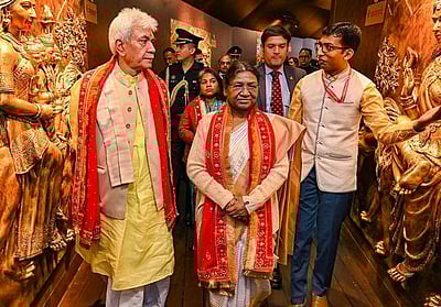 வைஷ்ணவி தேவி கோயிலில் குடியரசுத் தலைவர் முர்மு வழிபாடு!