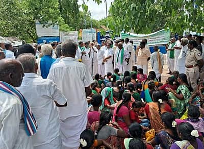 திருவாடானை வட்டாட்சியர் அலுவலகம் முற்றுகை!