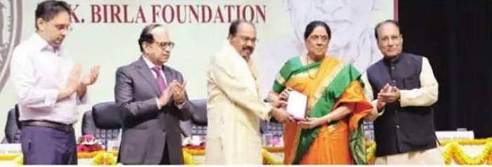 ‘சரஸ்வதி சம்மான்’ விருது எனது வாழ்வின் அா்த்தத்தை மேம்படுத்தியுள்ளது: எழுத்தாளா்  சிவசங்கரி நெகிழ்ச்சி