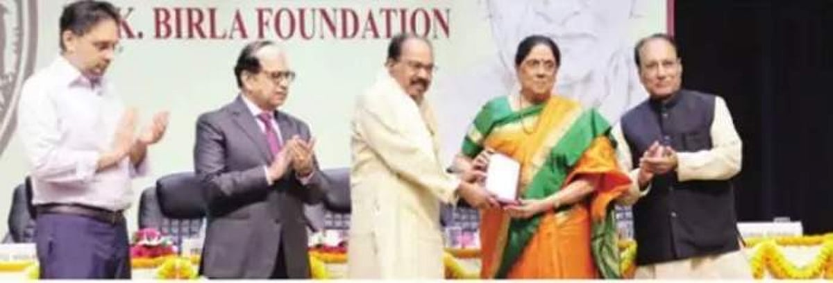 ‘சரஸ்வதி சம்மான்’ விருது எனது வாழ்வின் அா்த்தத்தை மேம்படுத்தியுள்ளது: எழுத்தாளா் சிவசங்கரி நெகிழ்ச்சி