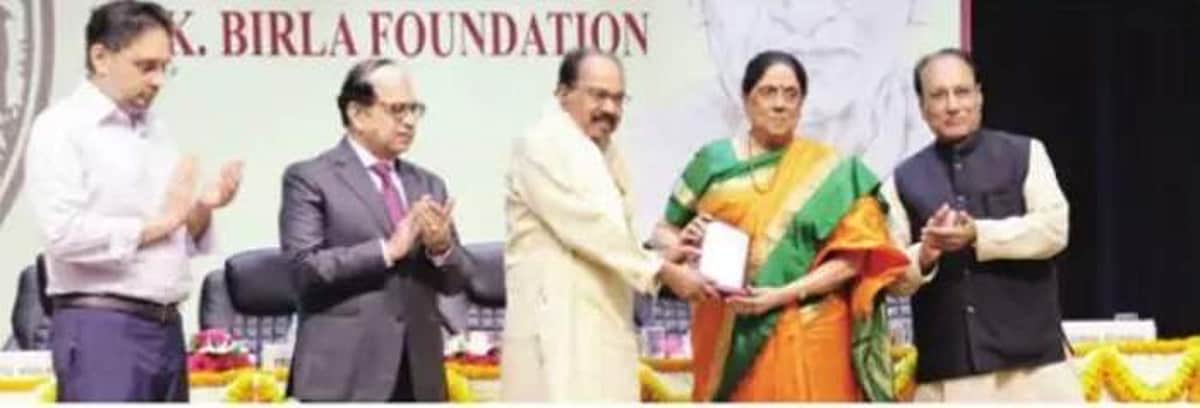 ‘சரஸ்வதி சம்மான்’ விருது எனது வாழ்வின் அா்த்தத்தை மேம்படுத்தியுள்ளது: எழுத்தாளா் சிவசங்கரி நெகிழ்ச்சி