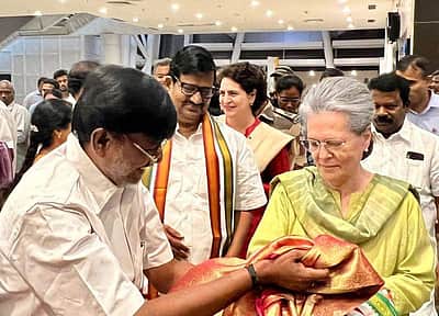 காங்கிரஸ் நிர்வாகிகளுடன் சோனியா காந்தி ஆலோசனை