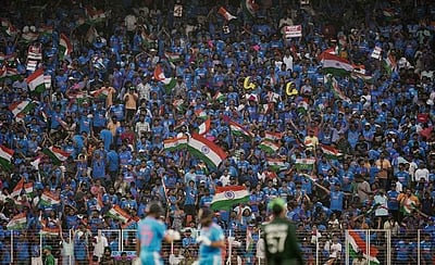 உலகக் கோப்பையை ஐசிசி நடத்துகிறதா அல்லது பிசிசிஐ நடத்துகிறதா?: பாக். அணியின் இயக்குநர் கேள்வி! 