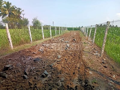 சேலம் வீரகனூரில் டாஸ்மாக் கடைக்கு எதிர்ப்பு - கடைக்குச் செல்லும் பாதையை உழுதுபோட்டு எதிர்ப்பு!