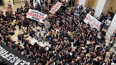 இஸ்ரேலுக்கு எதிராக அமெரிக்காவில் வெடித்த போராட்டம்