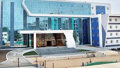 ஆயுதபூஜை, சரஸ்வதி பூஜை மருத்துவமனையில் சாமி புகைப்படம் பயன்படுத்தக் கூடாதா? - மருத்துவமனை டீன் விளக்கம் 