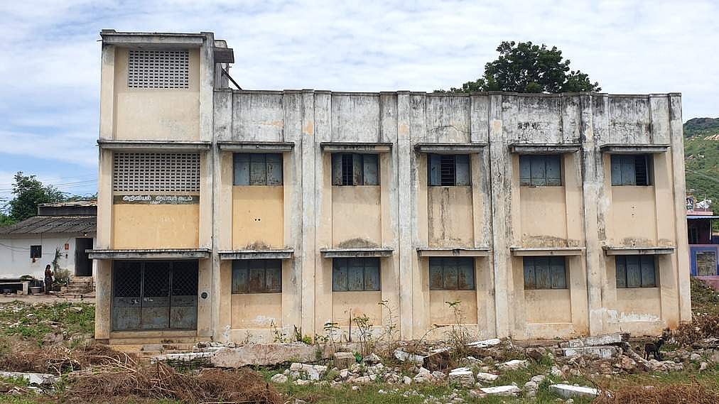 அடிப்படை வசதிகளின்றி மத்தூா் அரசு மேல்நிலைப் பள்ளி மாணவா்கள் அவதி: 10 ஆண்டுகளாக எதிா்பாா்ப்பு