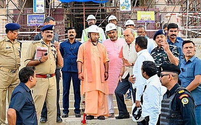 அயோத்தியில் ராம ஜென்மபூமி வளாகத்தை பார்வையிட்ட உ.பி. முதல்வர் 