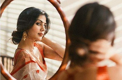 துர்க்கை வழிபாடு: மிளிரும் பாலிவுட் நடிகைகள்!