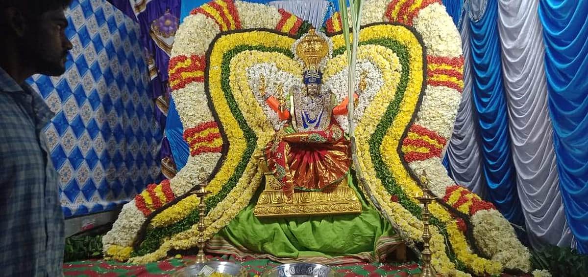 செங்கல்பட்டில் தசரா திருவிழா: விதவித அலங்காரத்தில் அம்மன் ஊர்வலம்!