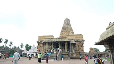 ராஜராஜனின் 1038 ஆவது சதய விழா: 48 வகையான பேரபிஷேகம்-ஏராளமான பக்தர்கள் பங்கேற்பு