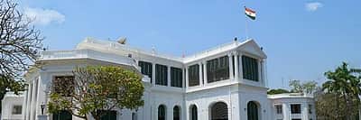 பெட்ரோல் குண்டு வழக்கை நீர்த்துப்போகச் செய்ய முயற்சி: ஆளுநர் மாளிகை குற்றச்சாட்டு