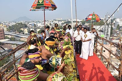 சேலம் கோட்டை பெரிய மாரியம்மன் கோயில் குடமுழுக்கு விழா: ஏராளமான பக்தர்கள் தரிசனம்