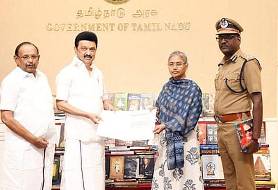 சிறை நூலகங்களுக்கு 1,500 புத்தகங்களை வழங்கினார் முதல்வர்!