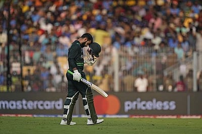 24 கோடி பாகிஸ்தான் மக்களின் உணர்வுகளோடு ஷதாப் கான் விளையாடுகிறாரா? பாகிஸ்தான் முன்னாள் வீரர் காட்டம்!