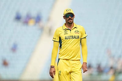 உலகக் கோப்பையில் முதல் முறையாக விக்கெட்டின்றி பந்துவீசிய மிட்செல் ஸ்டார்க்!