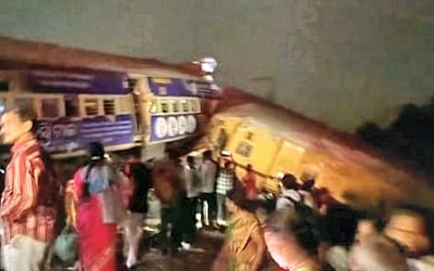 ஆந்திர மாநிலம் ரயில் விபத்து - புகைப்படங்கள்